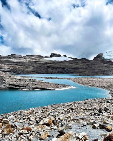 Lago glaciar turquesa al pie del Cocuy
